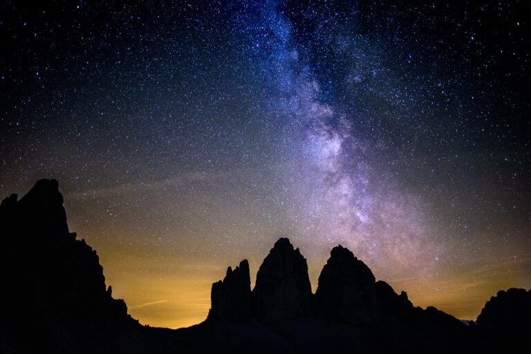 Cielo notturno per fotografare la Via Lattea con treppiede
