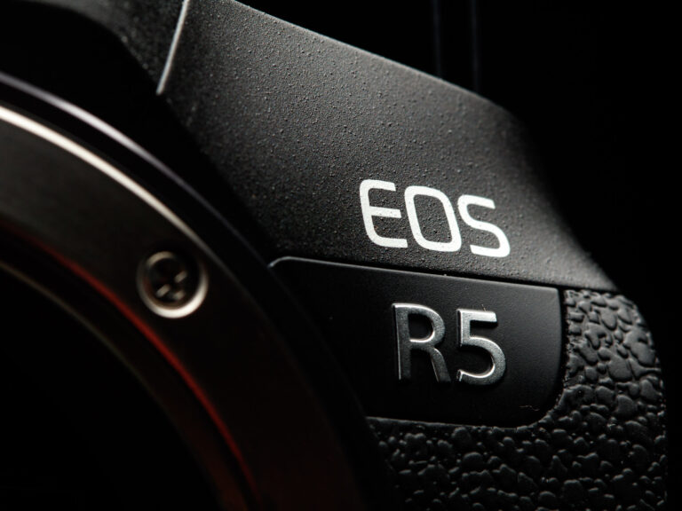 Canon EOS R5 mirrorless full frame da 45 MP per foto e video recensione 2026