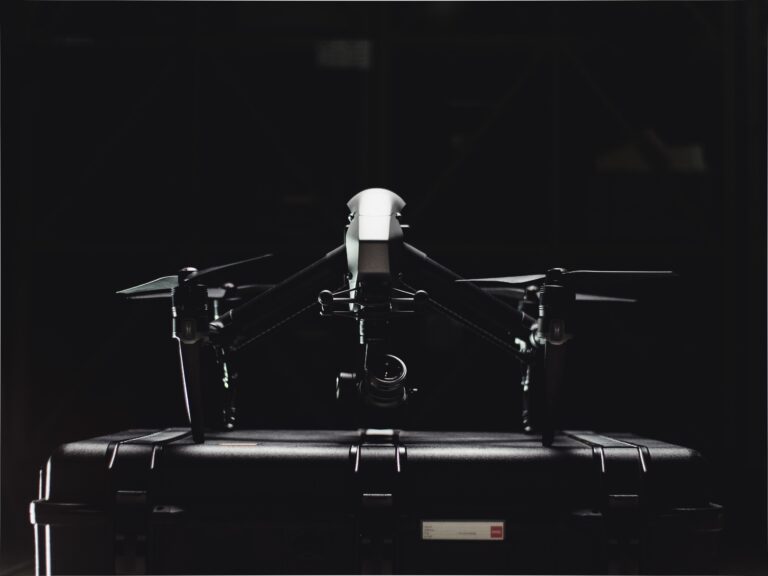 Drone fotografico in volo per riprese aeree e guida ai migliori droni per iniziare