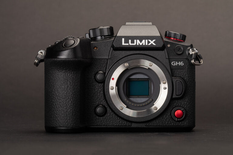 Panasonic Lumix GH6 mirrorless Micro Quattro Terzi per videomaker e riprese 5.7K