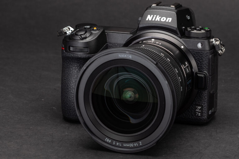 Nikon Z7 II mirrorless full frame ad alta risoluzione per paesaggio e studio