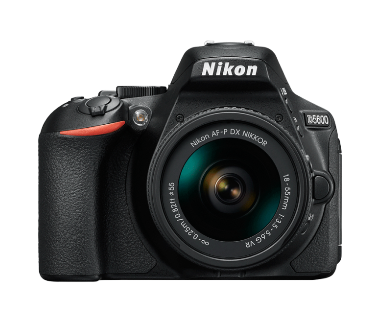 Nikon D5600 reflex APS-C con obiettivo kit