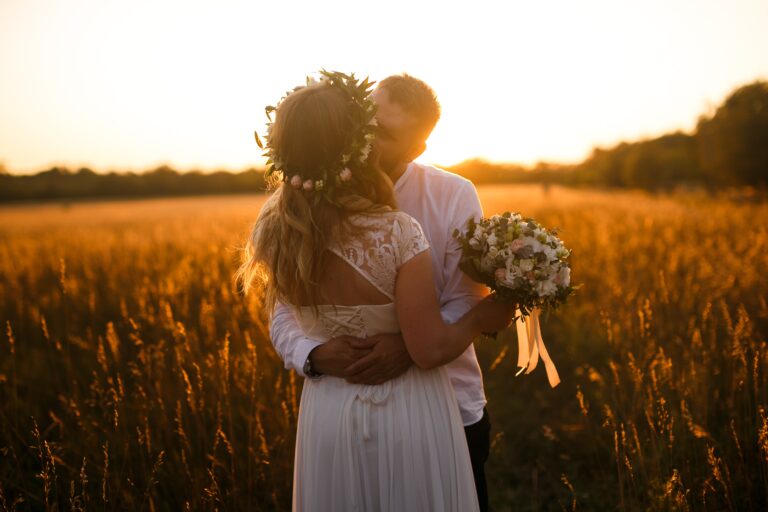 Coppia di sposi fotografata durante un matrimonio, esempio di fotografia matrimoniale