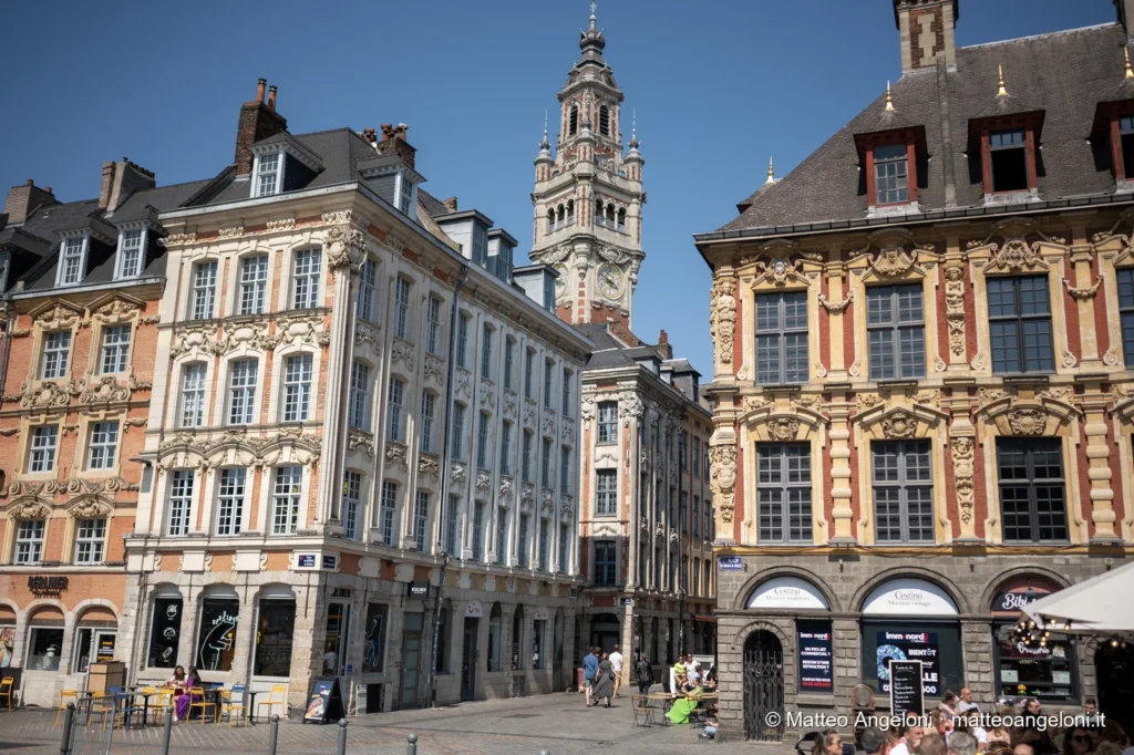 Beffroi della Camera di Commercio tra i palazzi storici di Lille