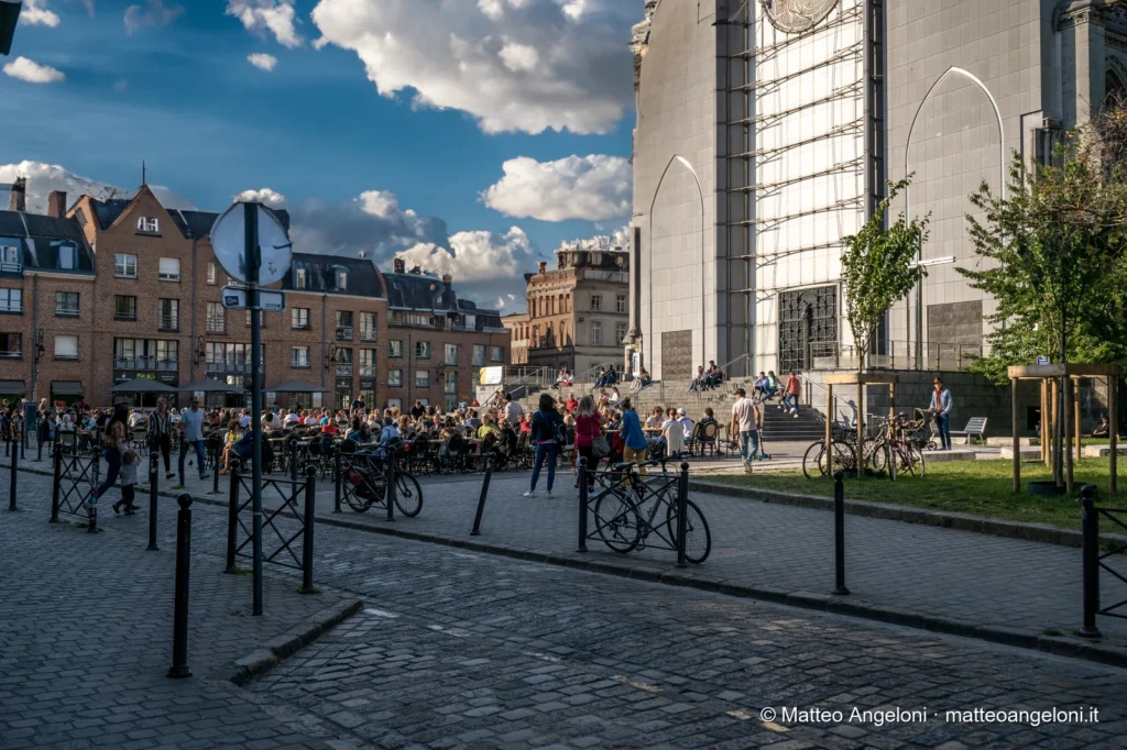 Piazza accanto alla Cattedrale Notre-Dame de la Treille di Lille